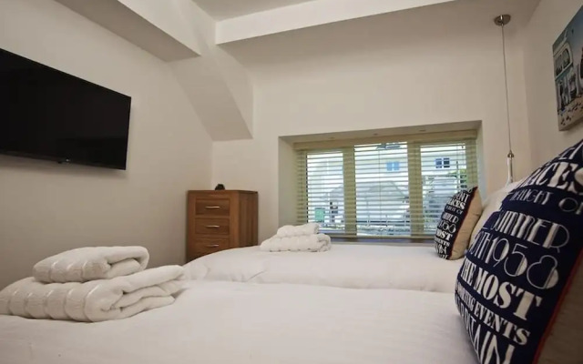 The Barn, 20 At The Beach