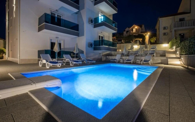 Dragan - With Pool and Seaview - A2