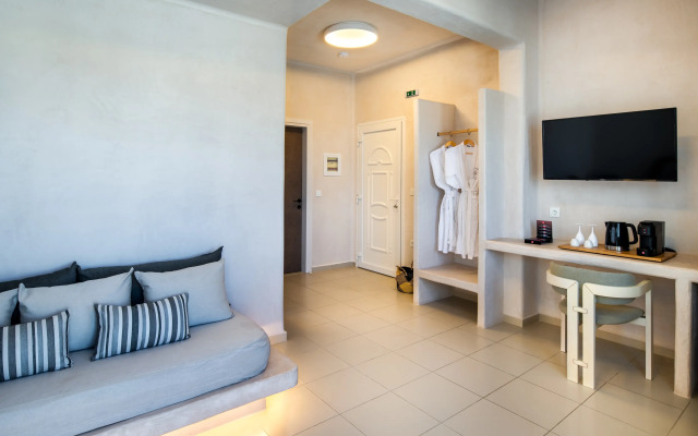 Aelia Luxury Suites Santorini
