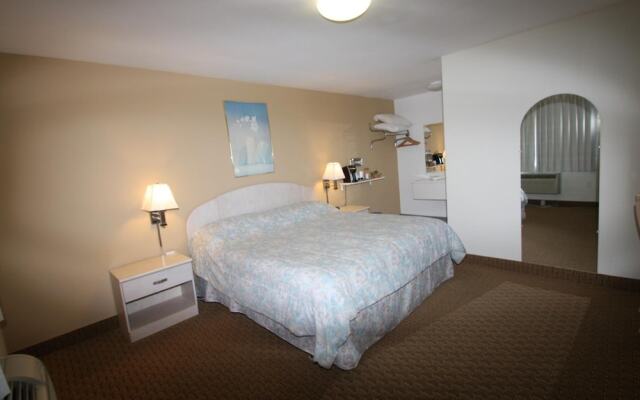 Redwood Inn