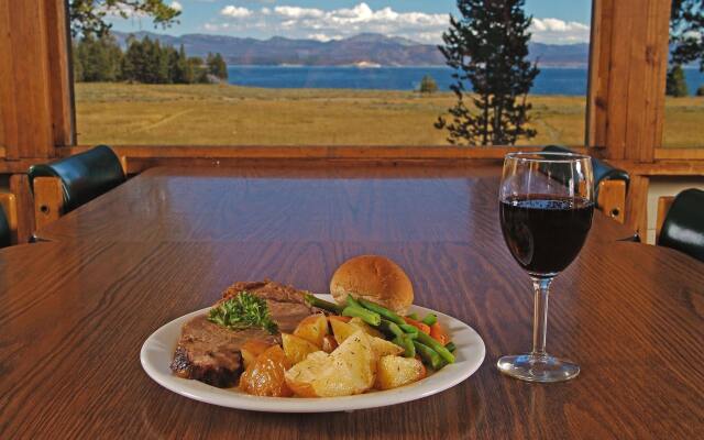 Lake Lodge Cabins - Inside the Park