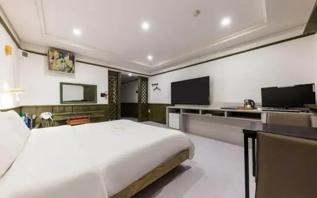 Cheongju Beukmeunro Toronto Hotel