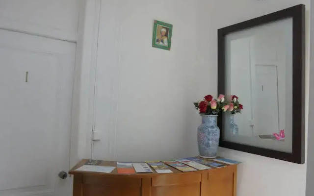 Crescent Rooms