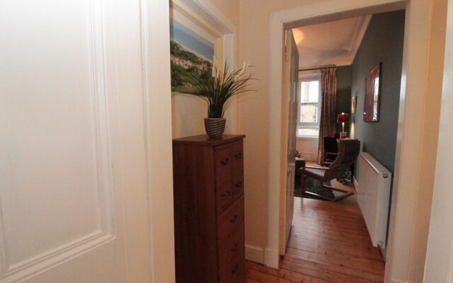 Bright, Spacious Flat For 2 in Edinburgh