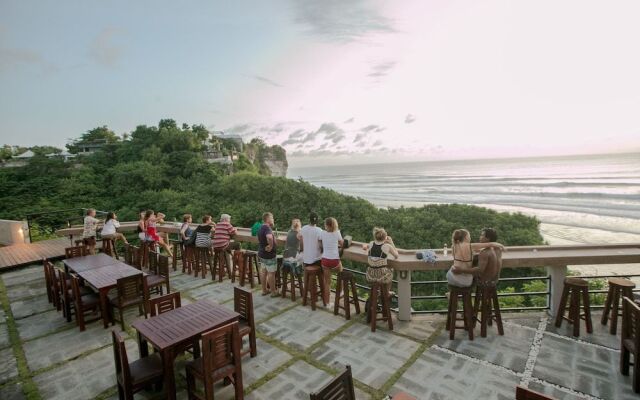 LaBomie Uluwatu