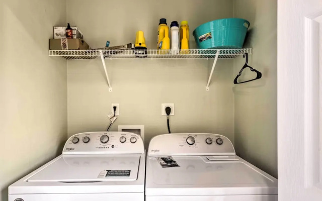 Family-friendly Home, Walk to Steinhatchee River!