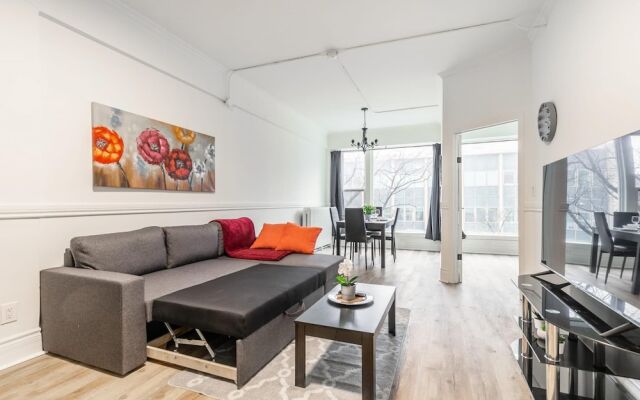 Bright and Spacious 3BR Apt With Netflix Near King Street