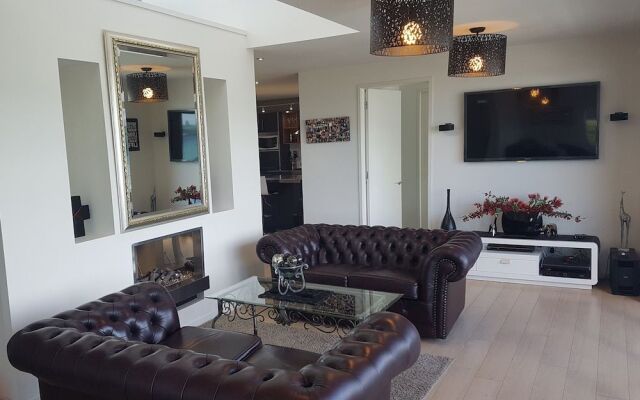 Ultimate Luxury on Lake Terrace