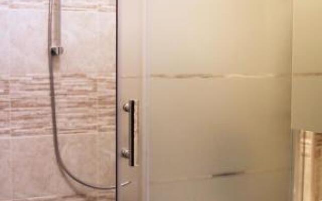 Alexandra Apartments Industrial Bridge