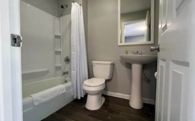 Sunset Dunes Inn & Suites