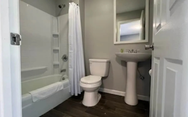 Sunset Dunes Inn & Suites