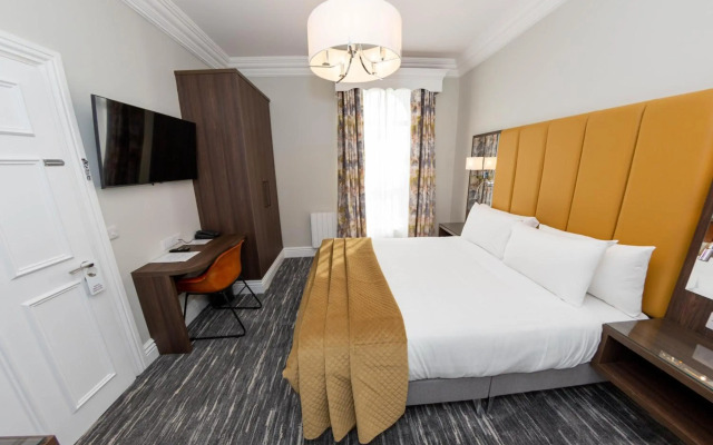 Commodore Hotel