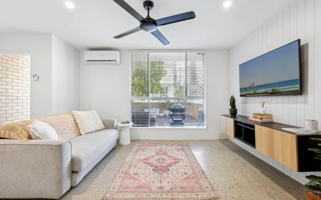 Spacious 1-bed Apartment in Coolangatta – Guest Rooms – Gold Coast