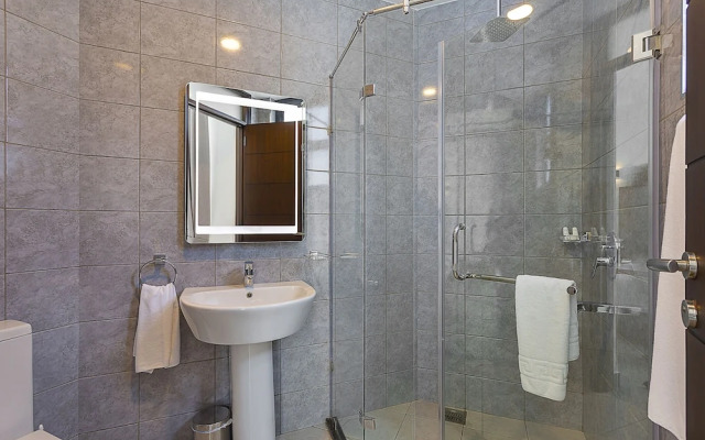 L'Aziz Suites