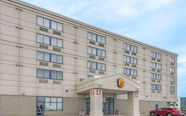 Super 8 by Wyndham Mississauga