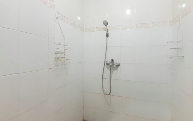Compact 3Br At Gateway Ahmad Yani Cicadas Apartment