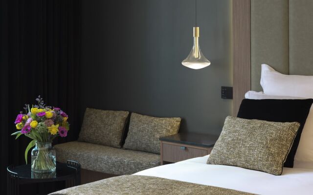 1.75 Paris La Source