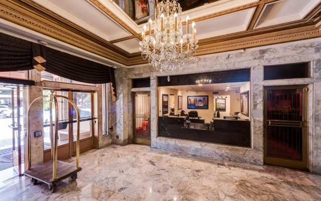Gaslamp Plaza Suites