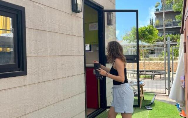 Caravan Hostel Tel Aviv By Roger Age 18-45