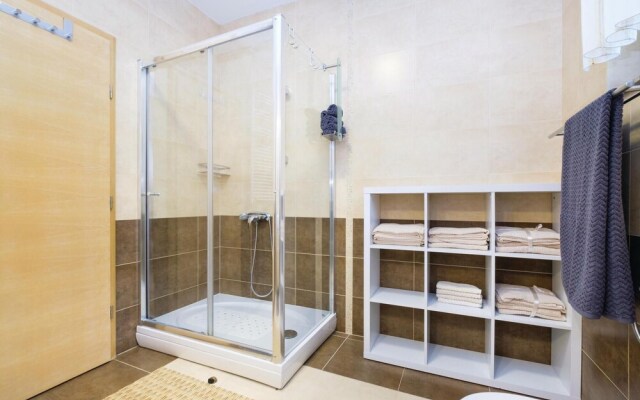 Amazing Home in Zagreb With 4 Bedrooms, Wifi and Jacuzzi