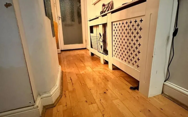 My Sky London House Near Attractions