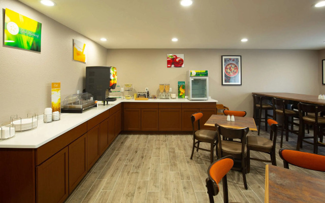 Quality Inn & Suites Hammond Near I-8090