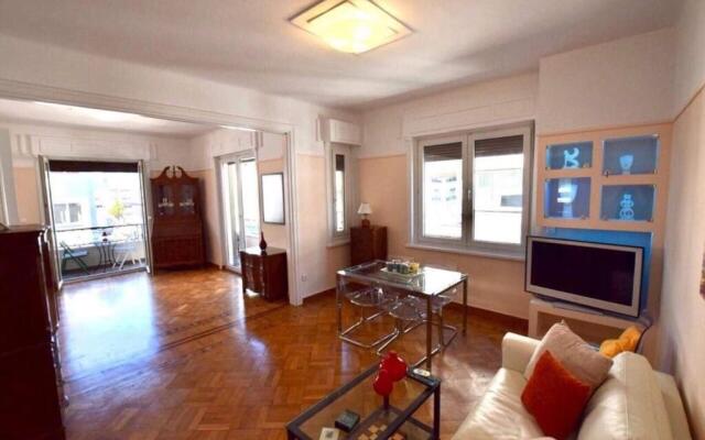 Spacious & Sunny Kolonaki Apt 5 mins metro/ACx3/1.5 BT