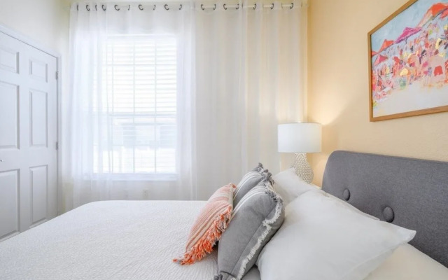 Penthouse Gem 3 Bedroom Condo by Redawning