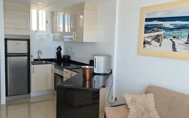 Luxurious 1st Line Top-floor Apartment With Direct Sea Access