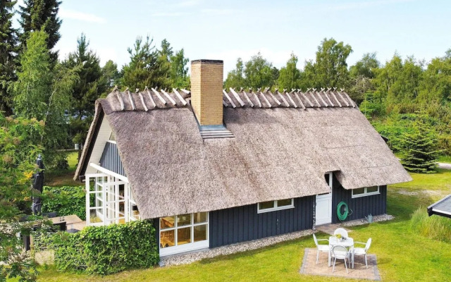 6 Person Holiday Home in Vaeggerlose