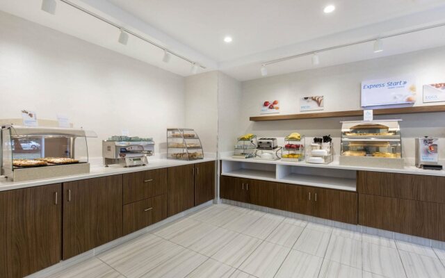 Holiday Inn Express & Suites Chicago West - St Charles