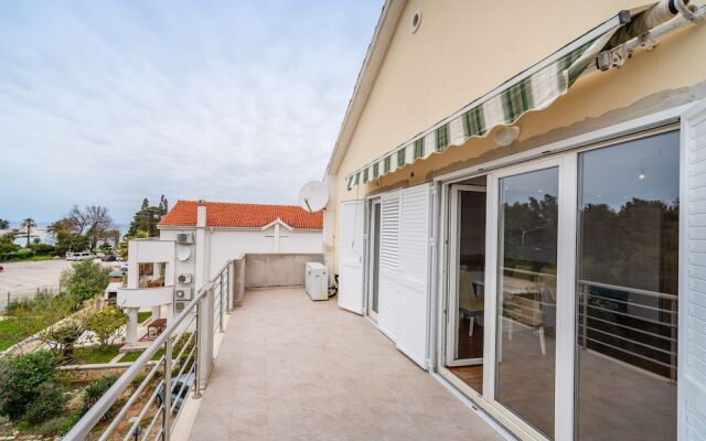 Cozy House Near Beach App 6