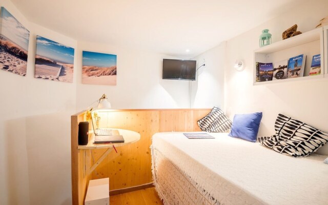 A "boat Cabin" in the Heart of Bordeaux
