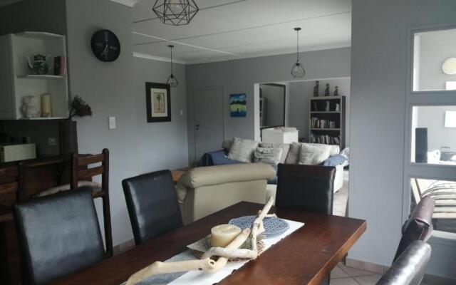 84 Leonora Drive - Family Holiday Home