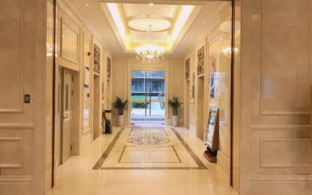 Vienna International Hotel (Baoji High-speed Railway Station)