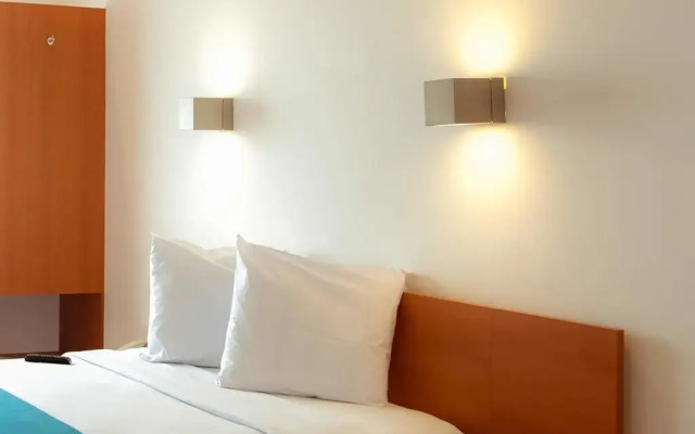 One Monclova Hotel