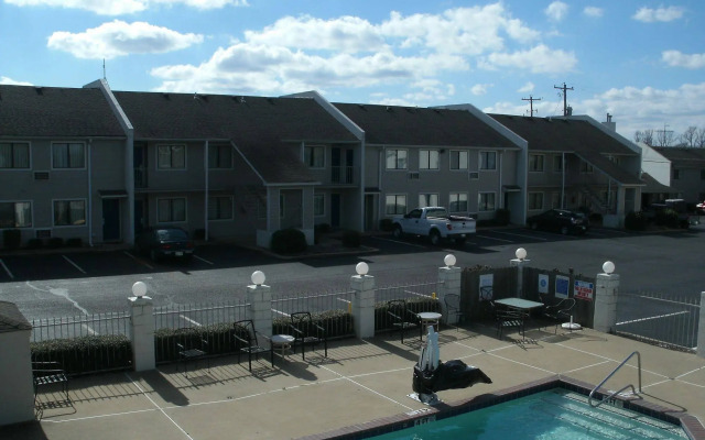 The Admiralty Suites & Inn Memphis Millington