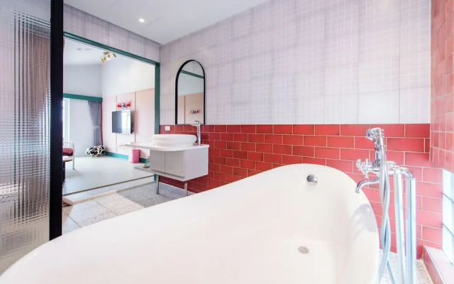Happiness Pink B&B