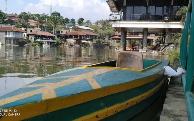 Villa Pinggir Danau Puncak for 30 pax
