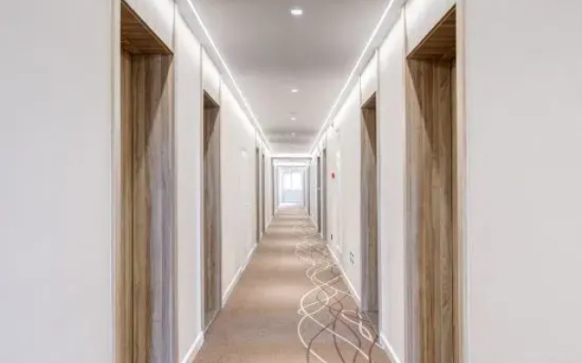 HanTing Premium Hotel (Hongtong Dahuaishu Culture Square)