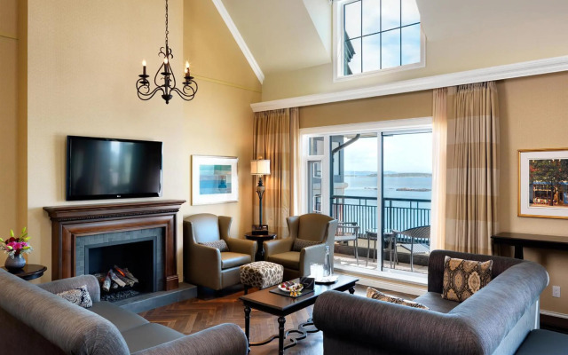 Oak Bay Beach Hotel