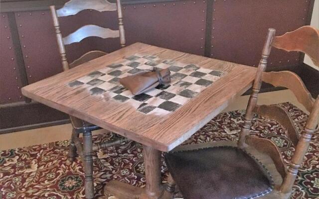 Sheridan Inn, B/W Signature Collection