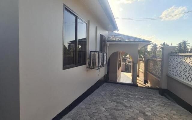 Remodeled beautiful three bedrooms Bungalow