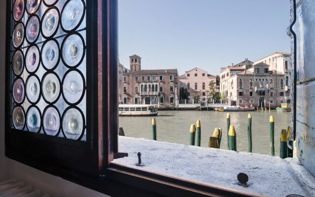 Admiral Emo Palace Over Canal Grande