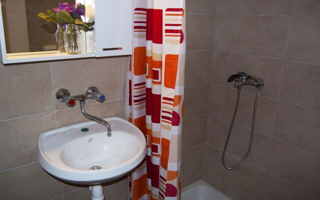 Apartments and Rooms Slavica