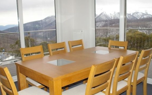 Ropers Apartments – Outside – Falls Creek
