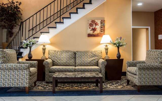 Econo Lodge Lake Region