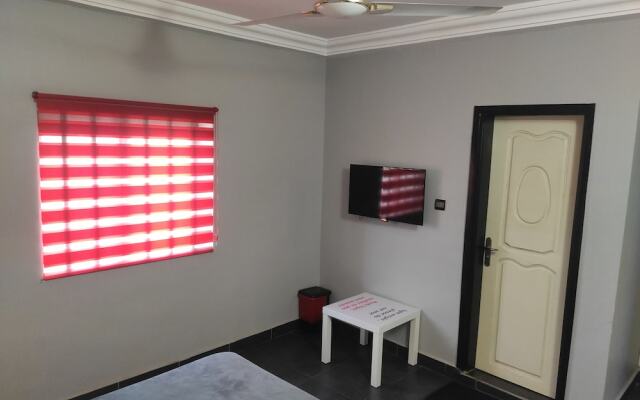 Royal Blue Guest House & Bar