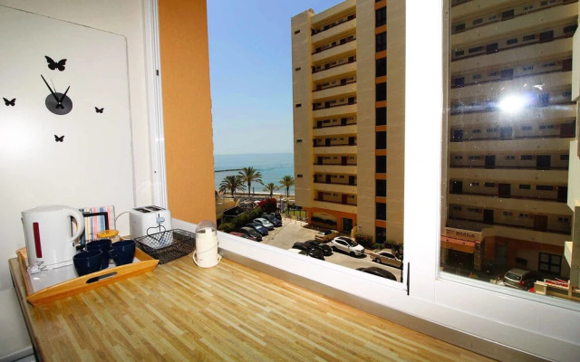 Apartamento con piscina y primera linea