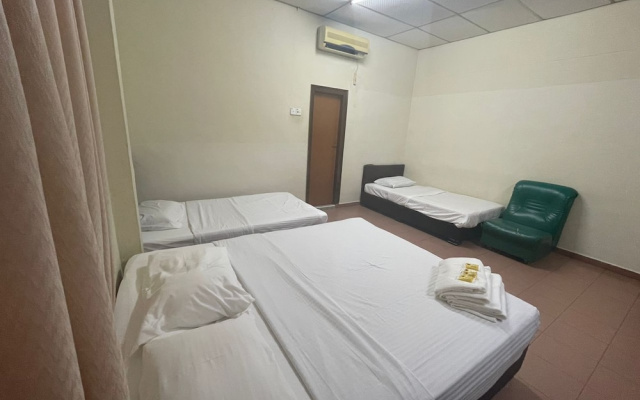 OYO 91284 White House Hotel Kluang